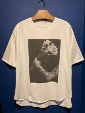 GAVIAL / s/s tee “flower and arm” (greige)